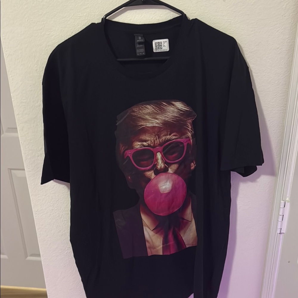 Trump Black and Pink Short Sleeve Tee Graphic Design